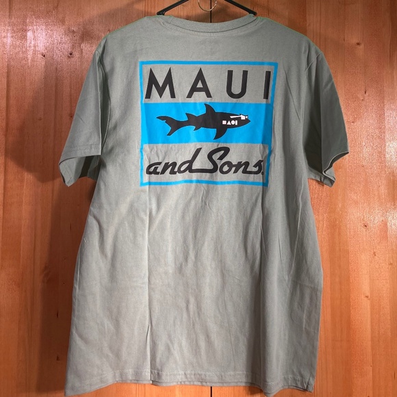 MAUI & SONS Large L Lrg Shark Logo Mens T-Shirt Tee Shirt Sage Green - Picture 4 of 8